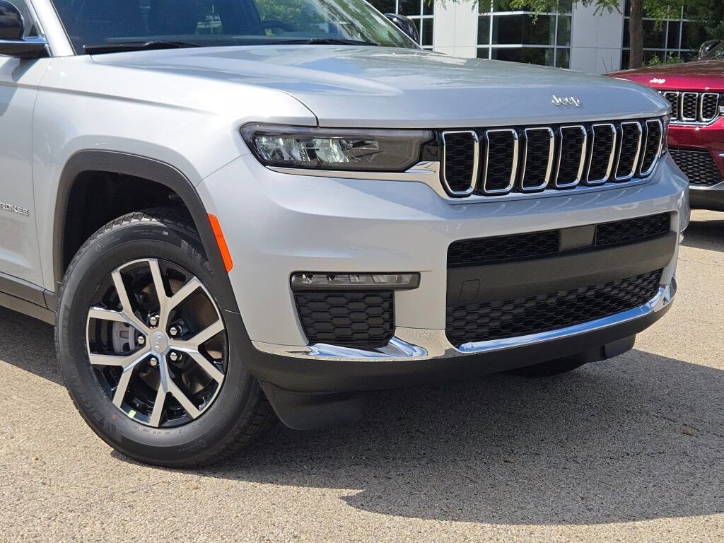 New 2025 Jeep Grand Cherokee L Limited w/ MOPAR Finishing Package image 2
