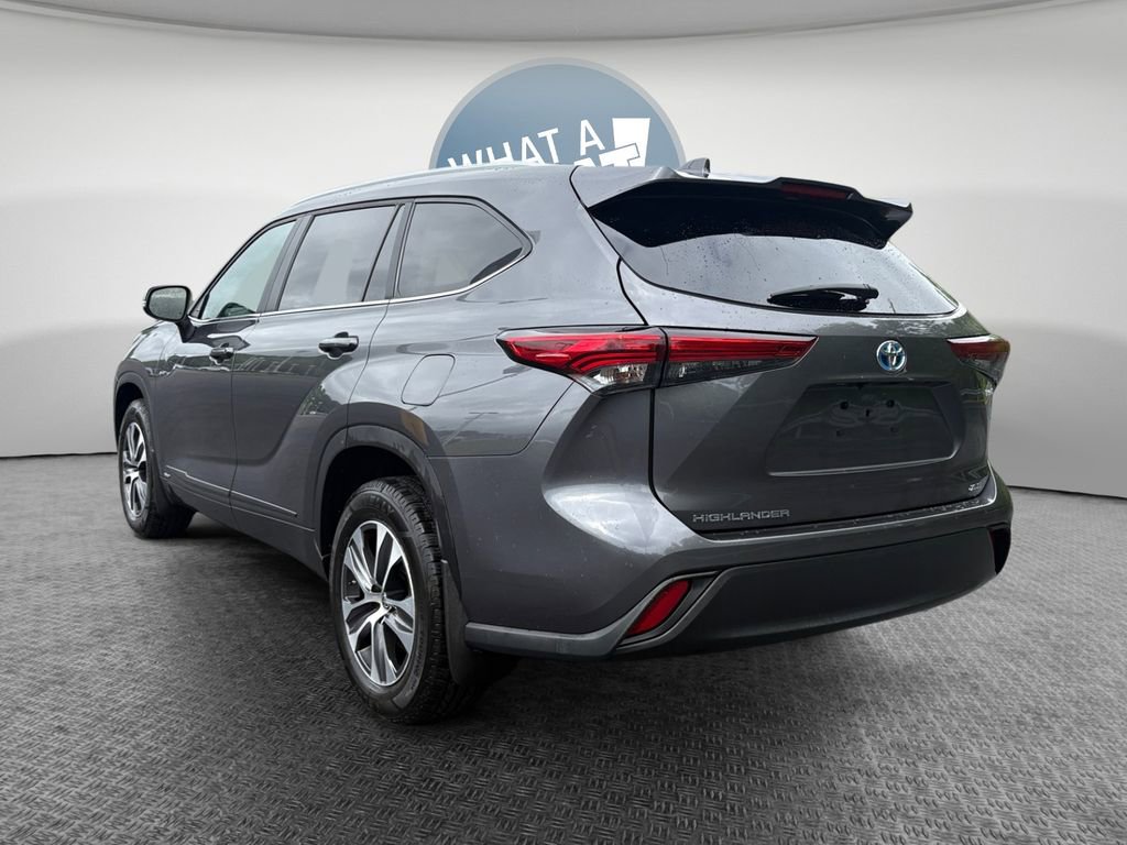 Used 2023 Toyota Highlander XLE AWD/4WD image 6