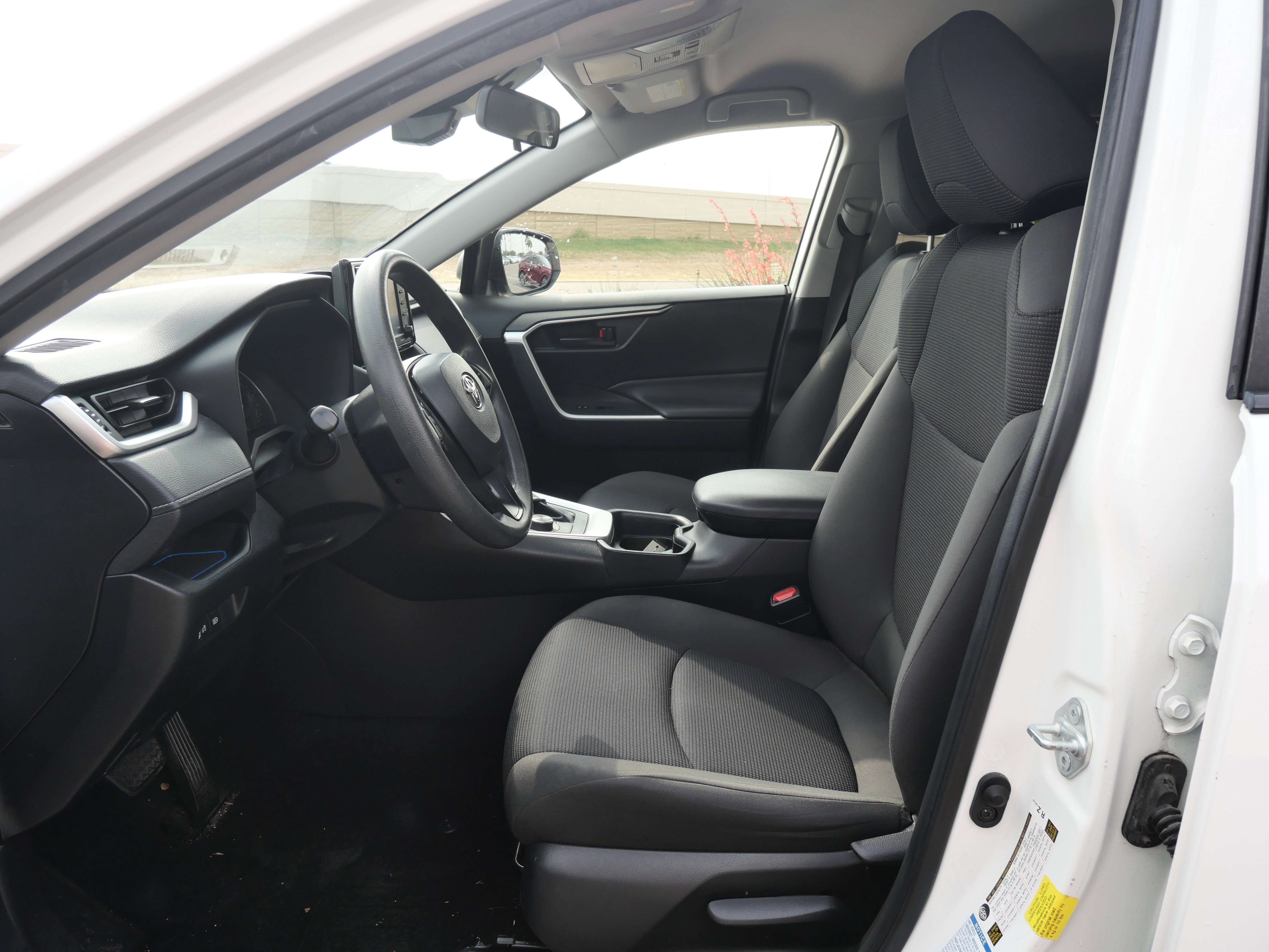 Used 2021 Toyota RAV4 LE image 8