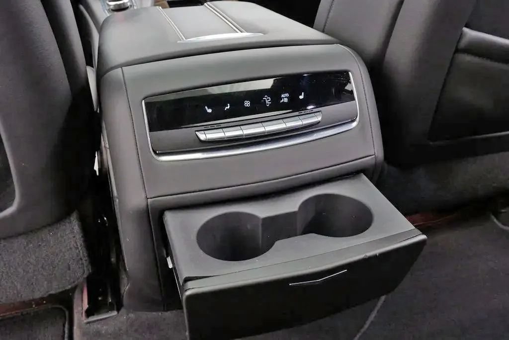 Used 2024 Cadillac Escalade Premium Luxury Platinum AWD/4WD image 20