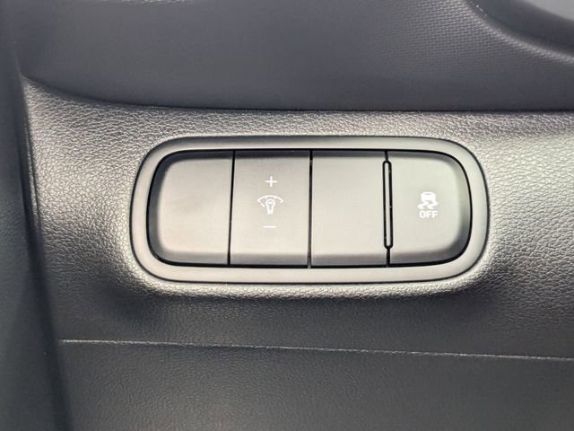Used 2025 Hyundai Venue Limited FWD image 18