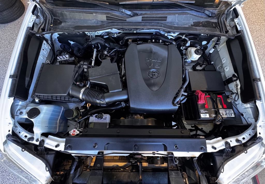 Used 2021 Toyota Tacoma SR5 AWD/4WD image 15