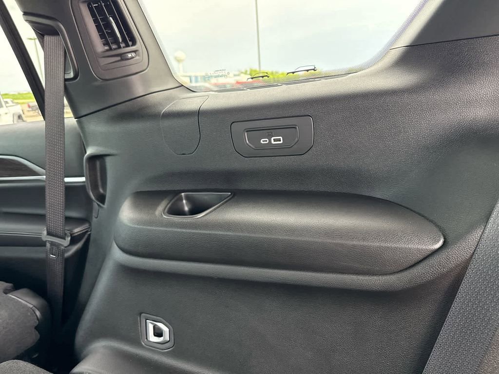 Used 2024 Jeep Grand Cherokee L Limited image 17