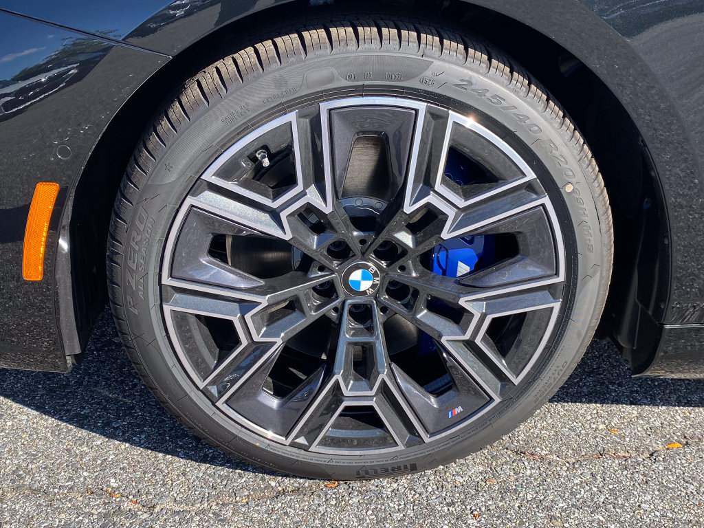 New 2027 BMW i5 xDrive40 w/ M Sport Package AWD/4WD image 8
