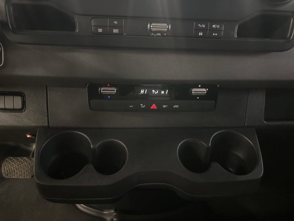 Used 2019 Freightliner Sprinter 3500 w/ Premium Package image 20