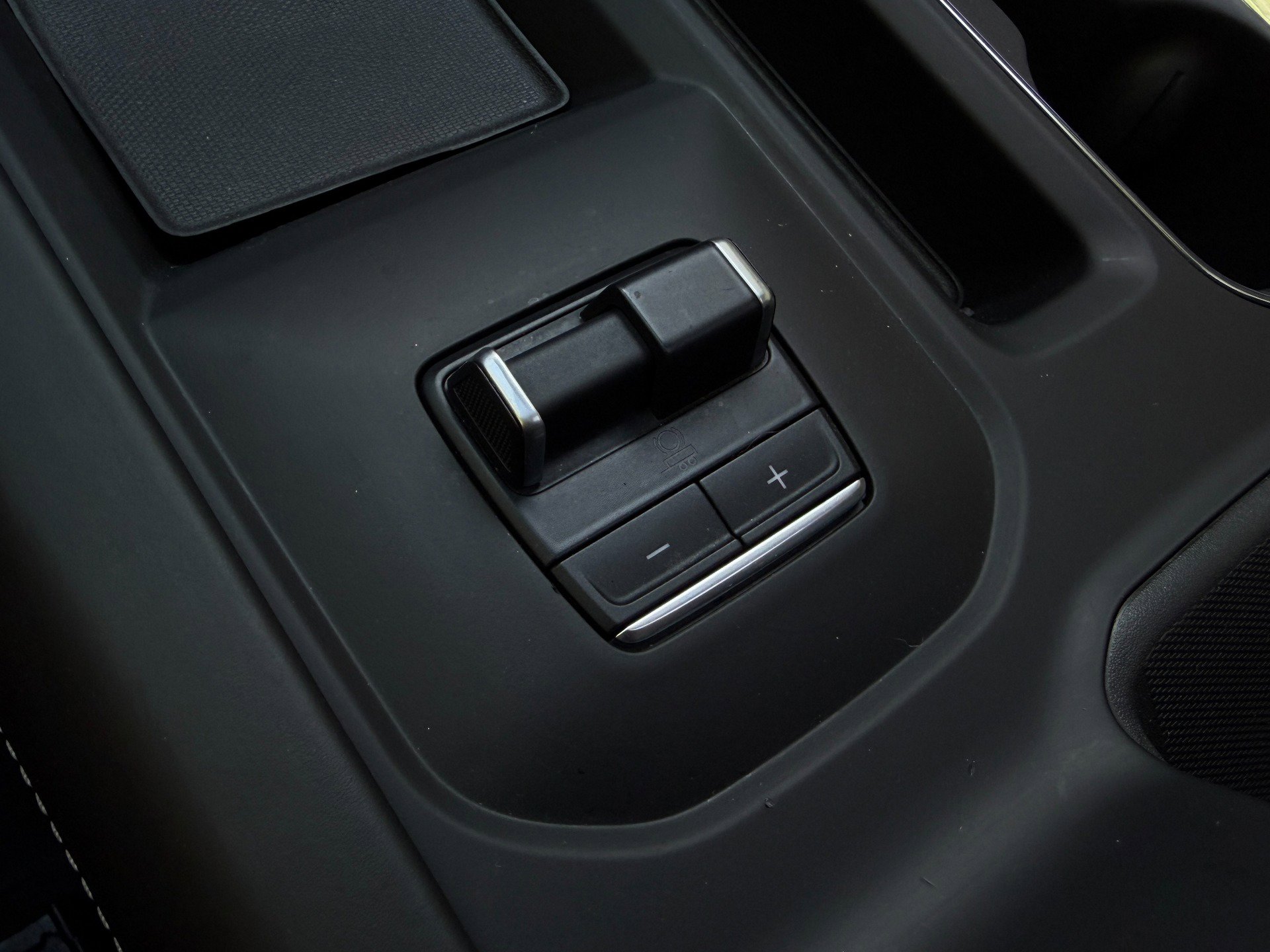 Used 2024 GMC Sierra 3500 Denali Ultimate AWD/4WD image 33