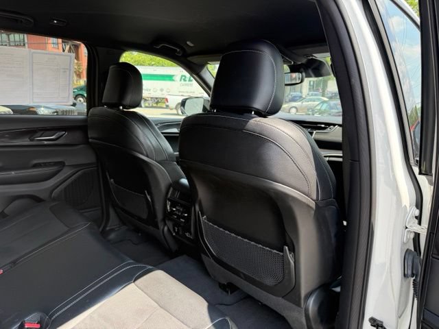 Used 2023 Jeep Grand Cherokee Altitude AWD/4WD image 18