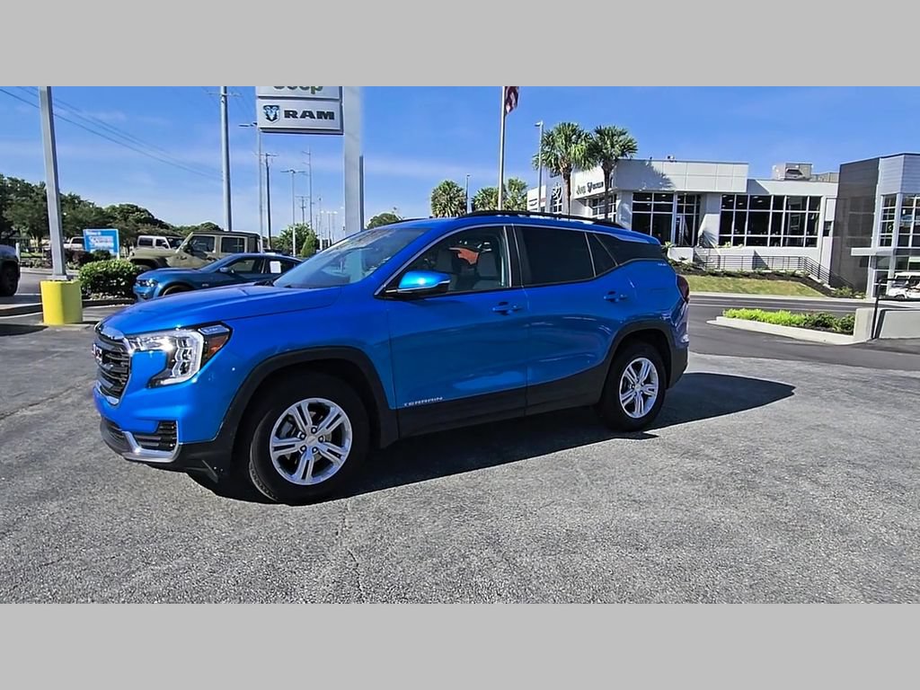 Used 2024 GMC Terrain SLE w/ Driver Convenience Package FWD image 40