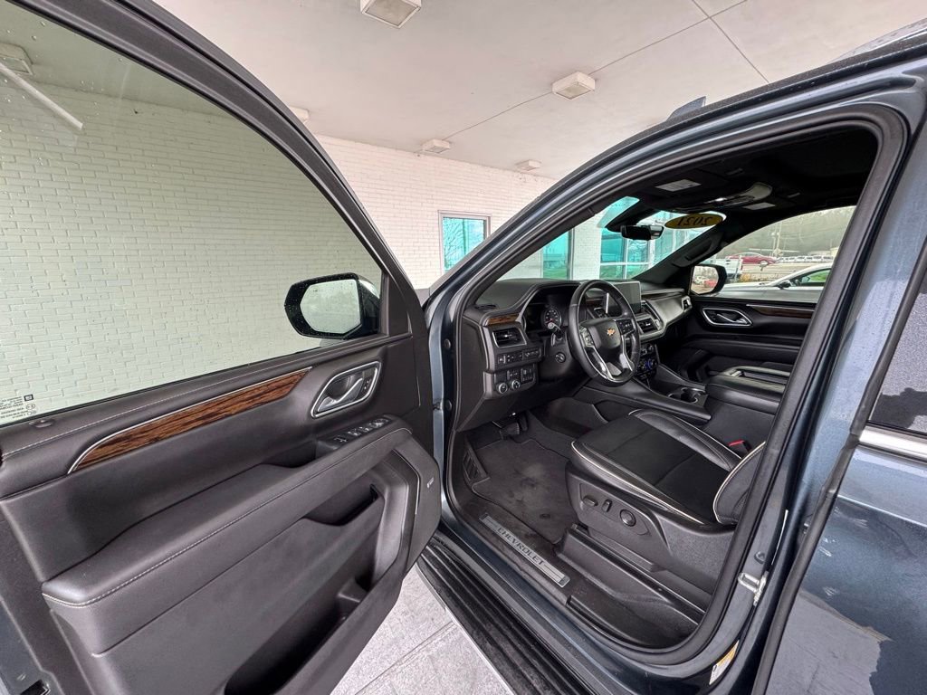 Used 2021 Chevrolet Suburban Premier w/ Premium Package image 12