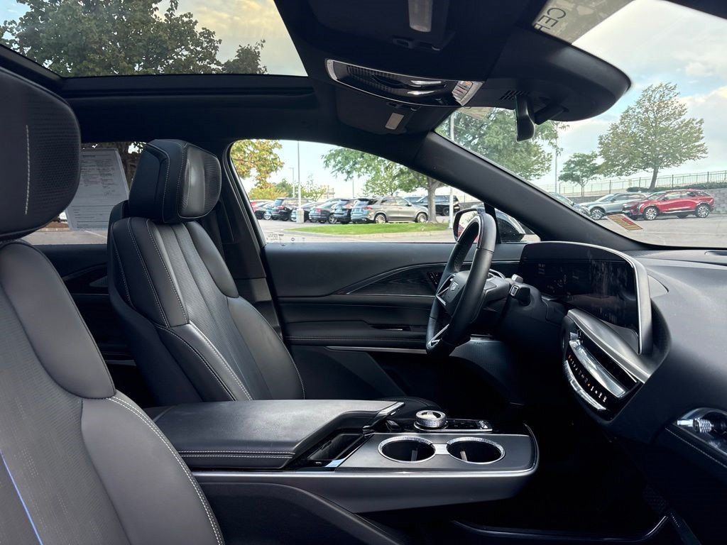 Certified 2024 Cadillac Lyriq Sport AWD/4WD image 25