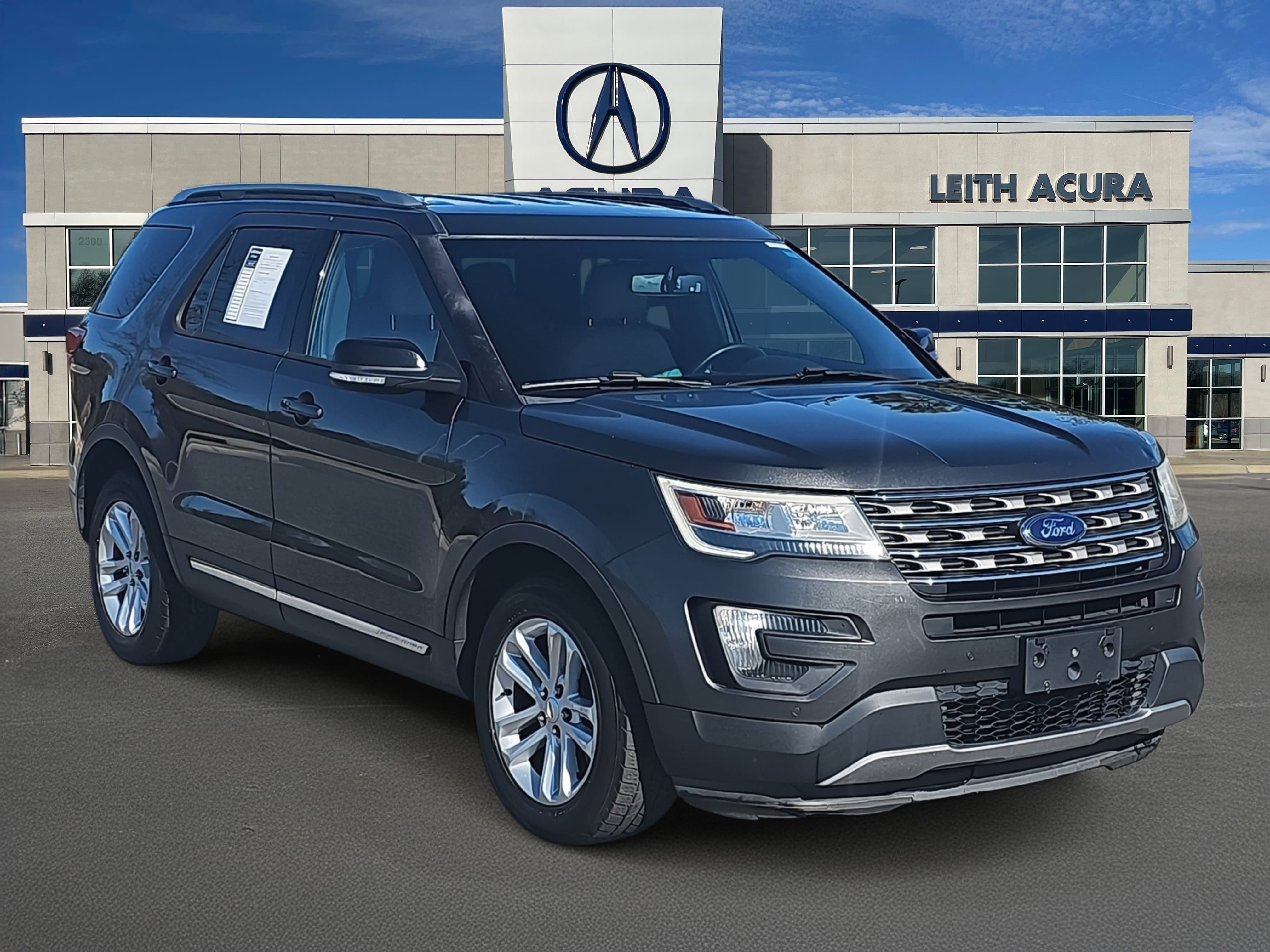 Used 2016 Ford Explorer XLT w/ Equipment Group 202A image 1