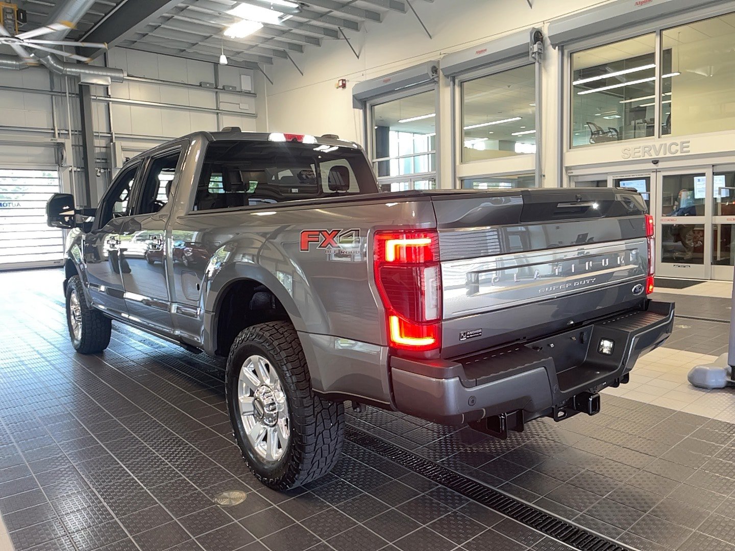 Used 2022 Ford F250 Platinum w/ FX4 Off-Road Package AWD/4WD image 10