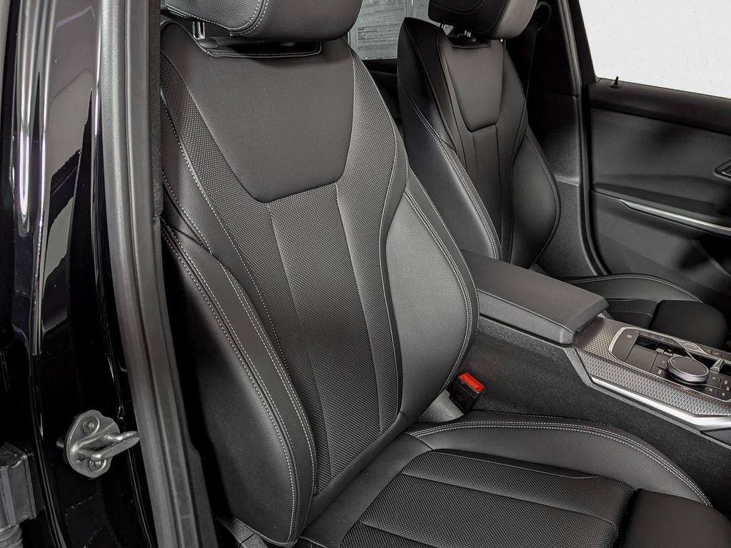 Used 2025 BMW 330i xDrive Sedan w/ M Sport Package image 22