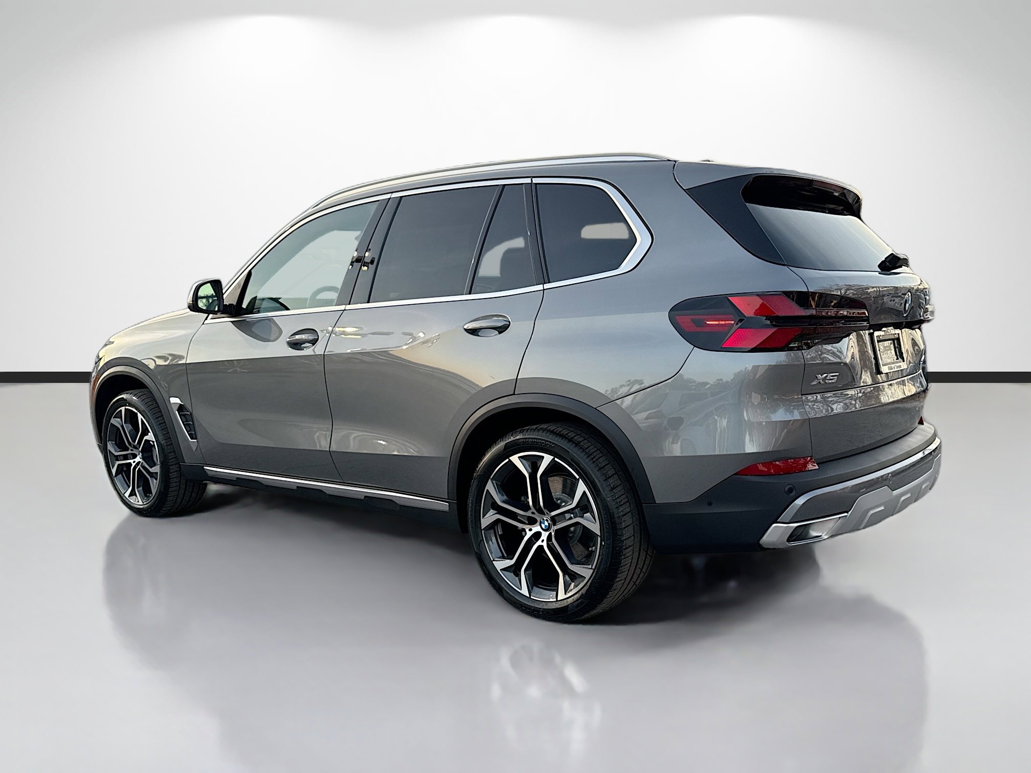 New 2026 BMW X5 sDrive40i w/ Parking Assistance Package image 5