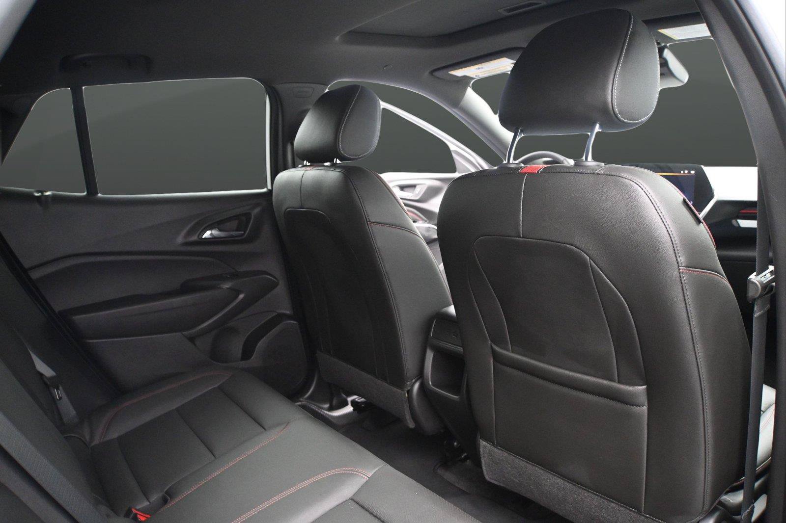 Used 2025 Chevrolet Trax RS w/ Sunroof Package FWD image 20