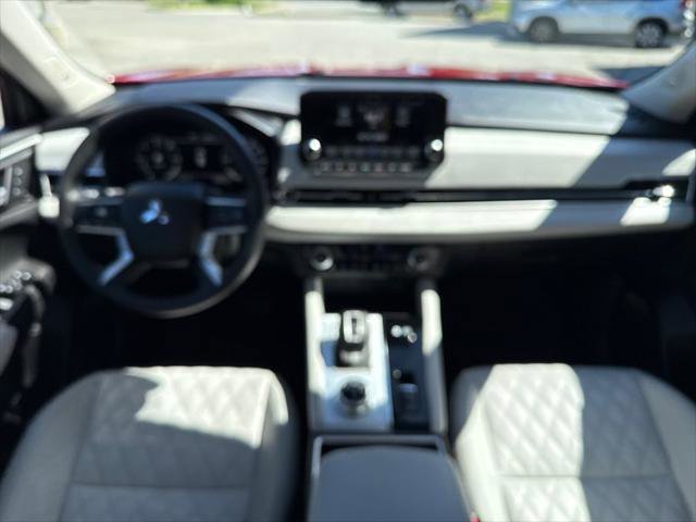 Used 2023 Mitsubishi Outlander SEL AWD/4WD image 32
