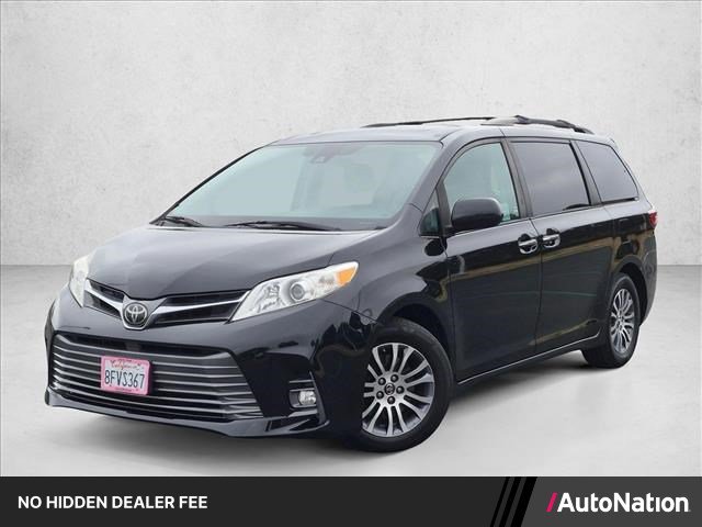 Used 2018 Toyota Sienna XLE w/ XLE Navigation Package FWD image 1