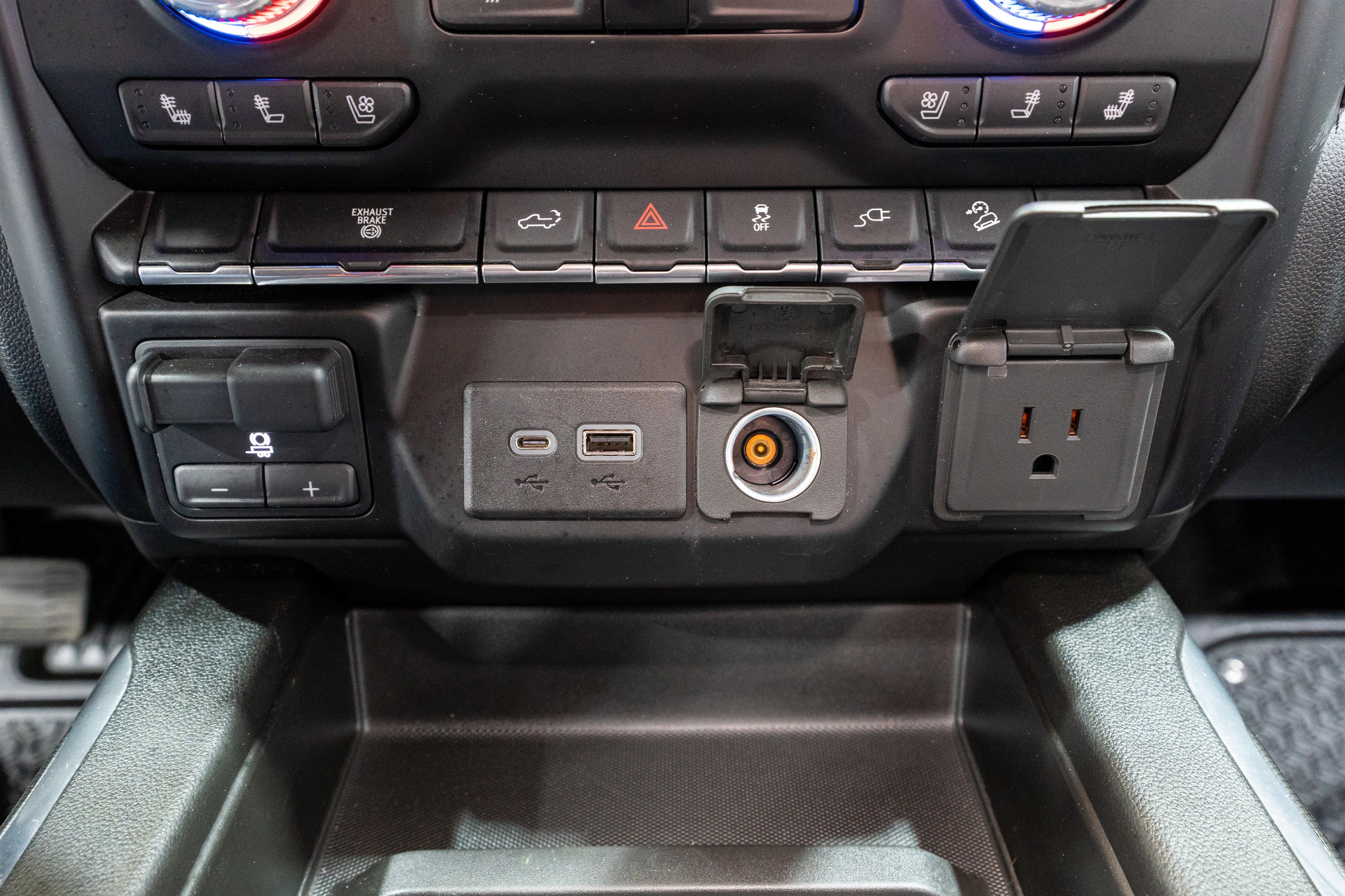 Used 2023 GMC Sierra 2500 AT4 image 25