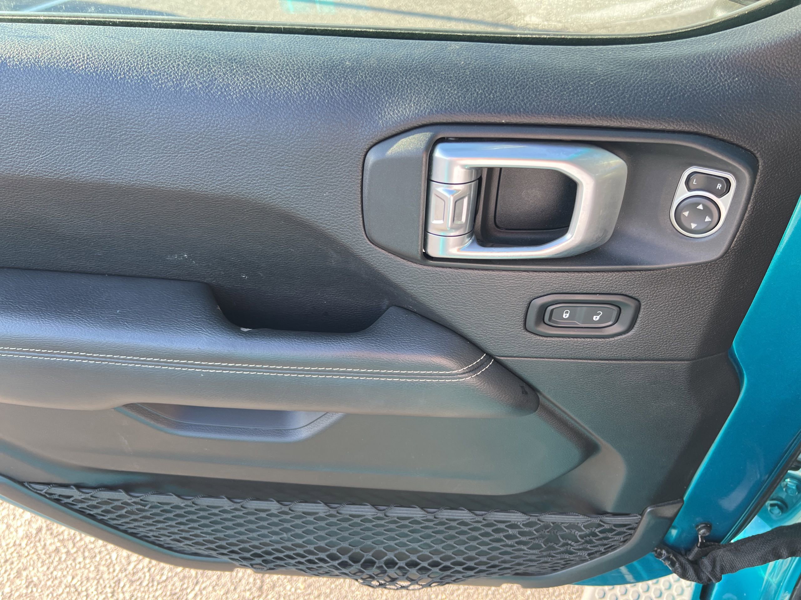 Used 2019 Jeep Wrangler Unlimited Sahara AWD/4WD image 17