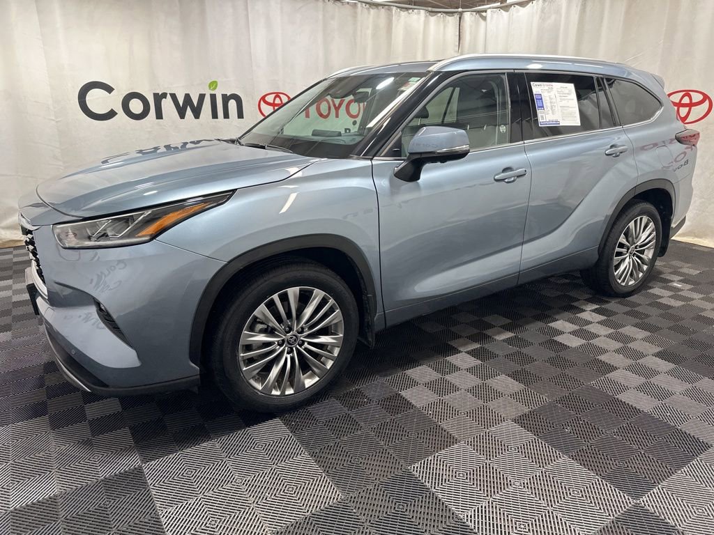 Used 2024 Toyota Highlander Platinum image 4