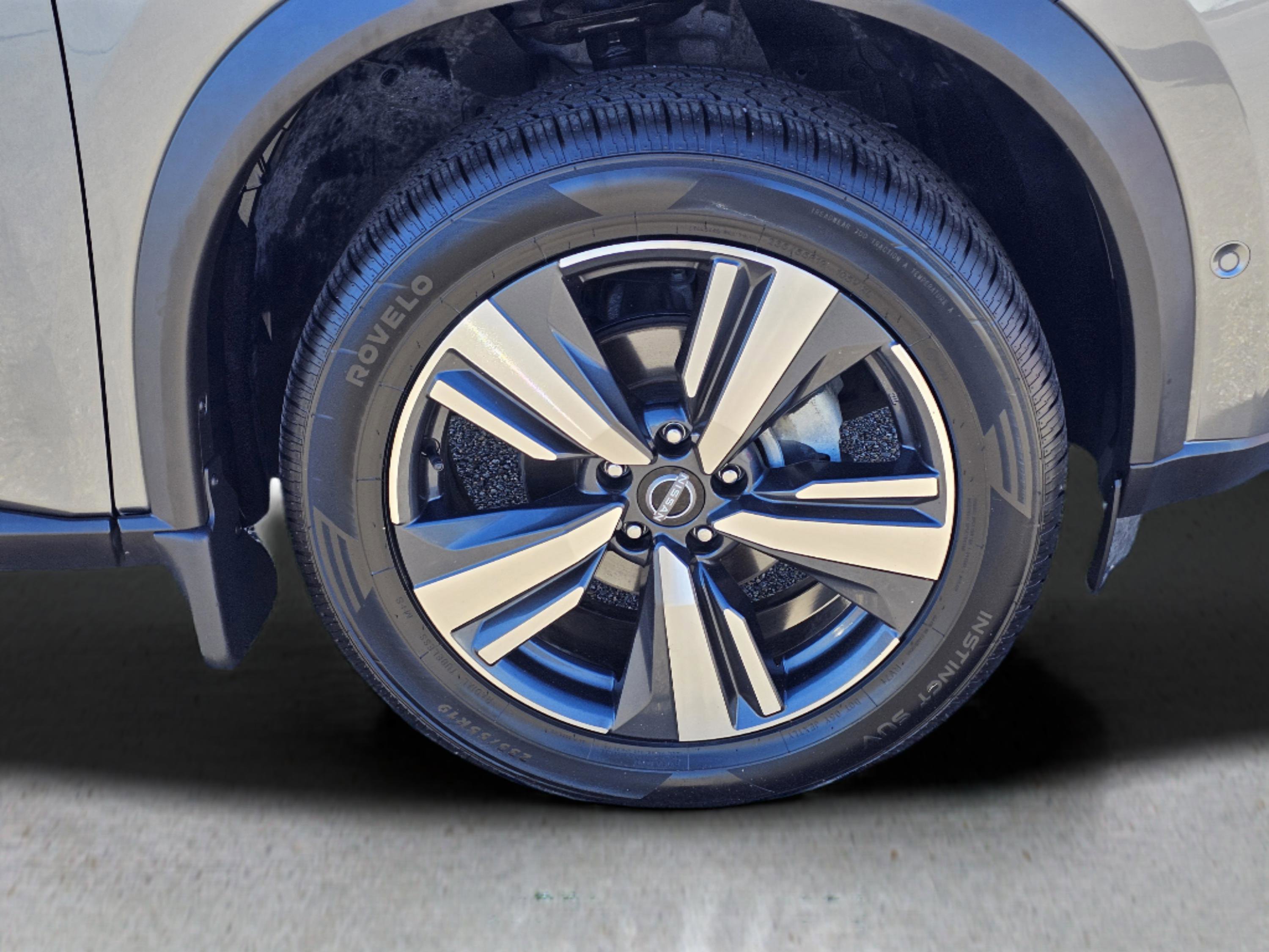 Used 2023 Nissan Rogue SL w/ SL Premium Package image 6