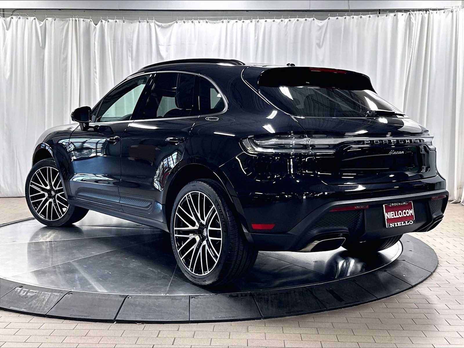 Used 2026 Porsche Macan AWD/4WD image 3