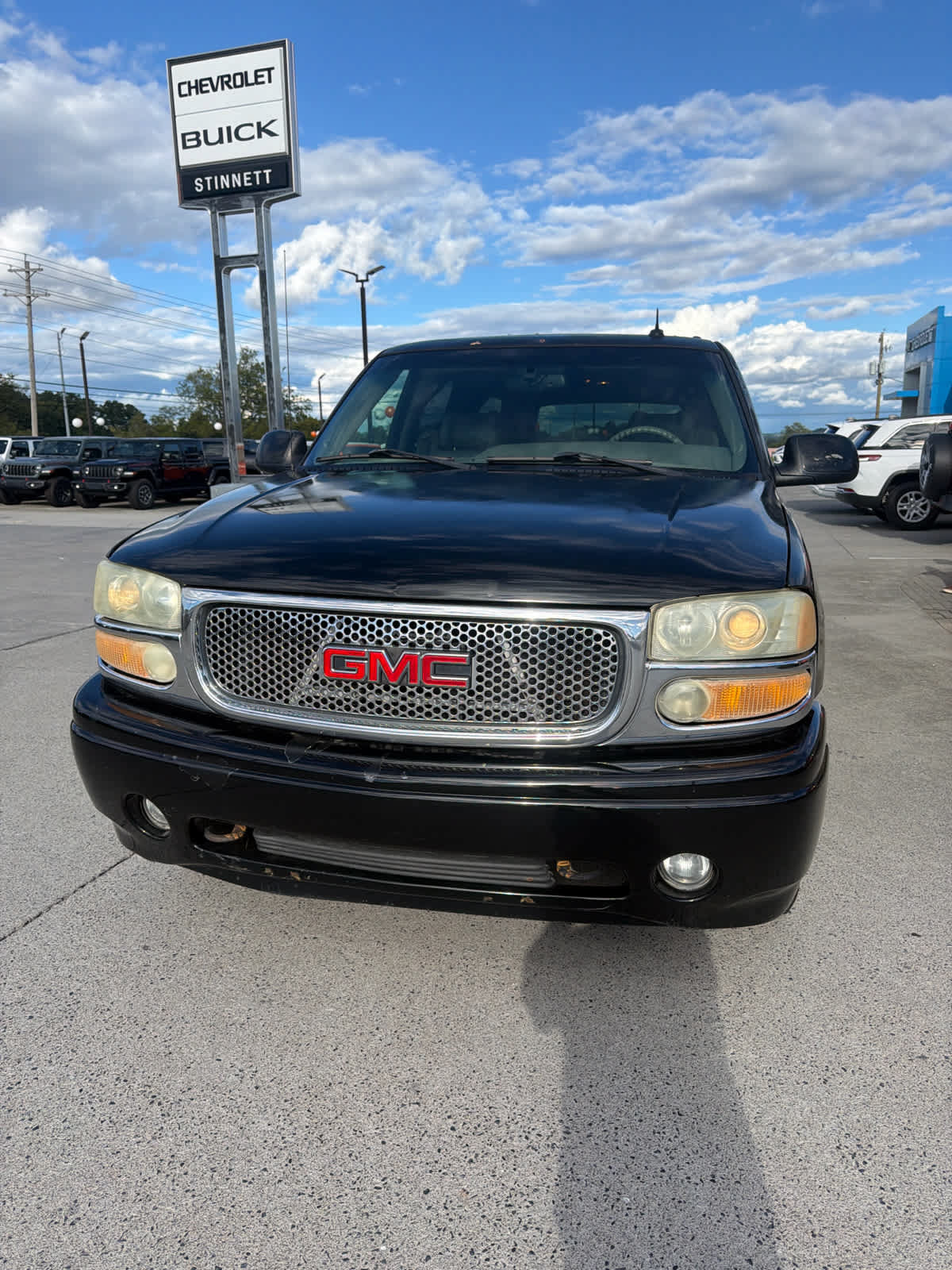 Used 2002 GMC Yukon XL Denali AWD/4WD image 3