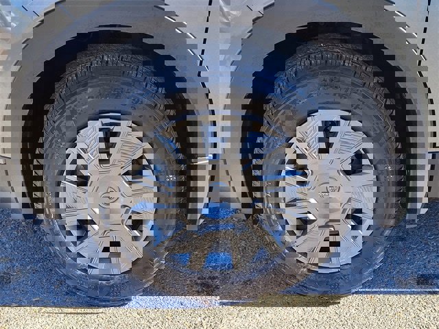 Used 2025 Nissan Kicks S image 32