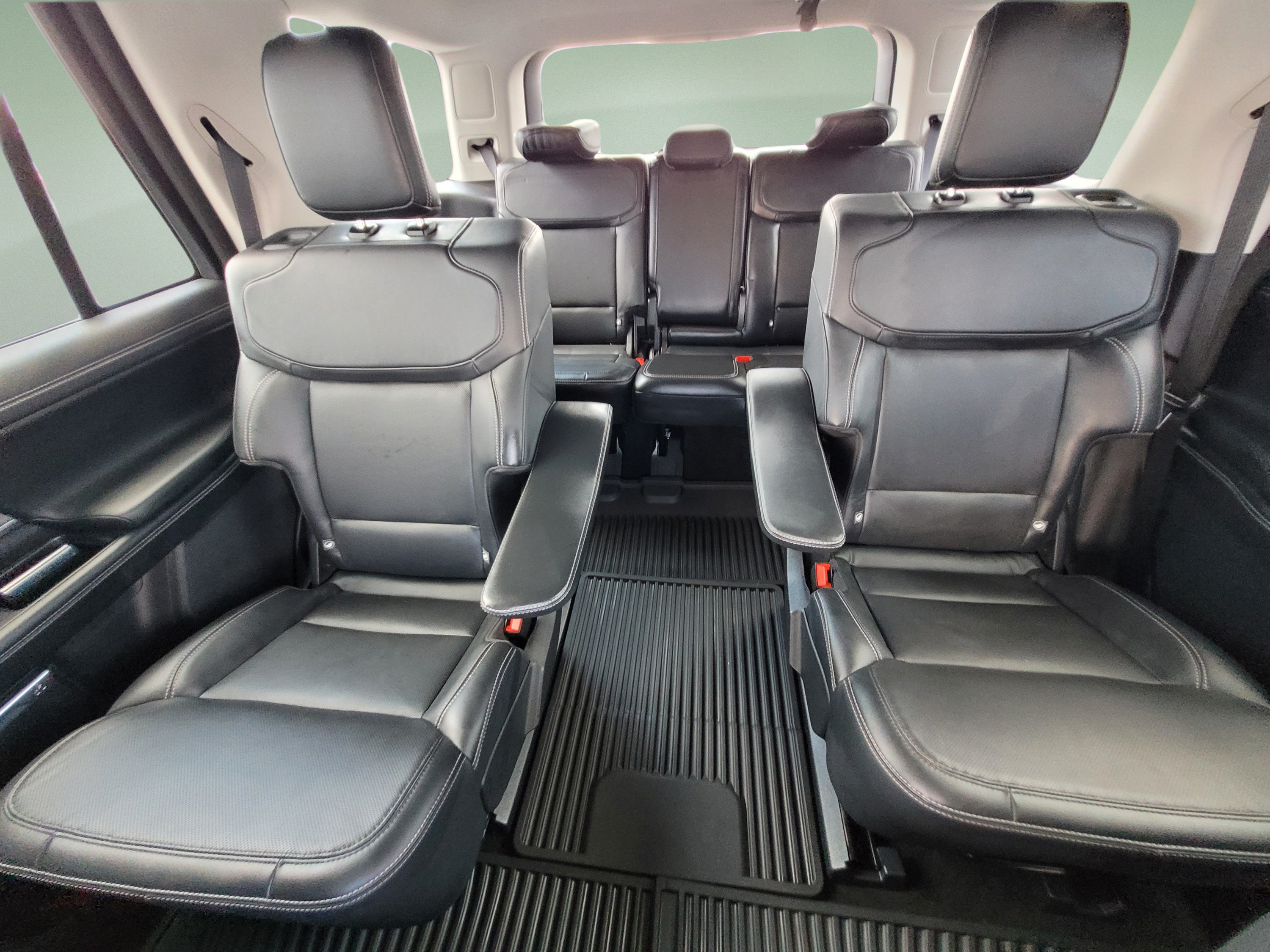 Used 2025 Ford Expedition Platinum AWD/4WD image 17