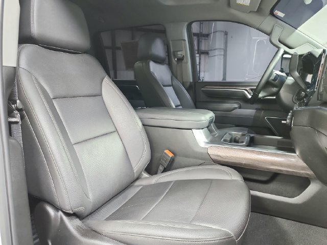 Used 2025 Chevrolet Silverado 2500 LTZ w/ LTZ Convenience Package AWD/4WD image 39