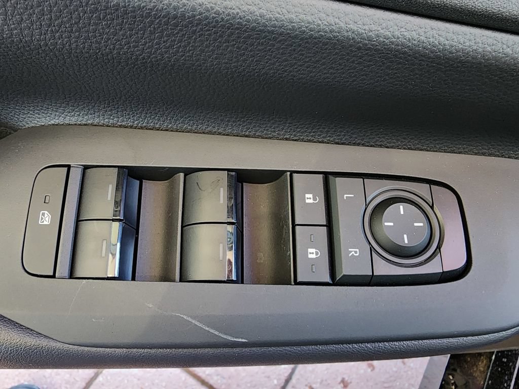 New 2026 Toyota Prius Plug-In Hybrid FWD image 11