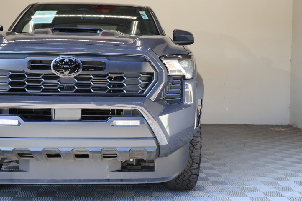 Used 2025 Toyota Tacoma TRD Sport AWD/4WD image 5