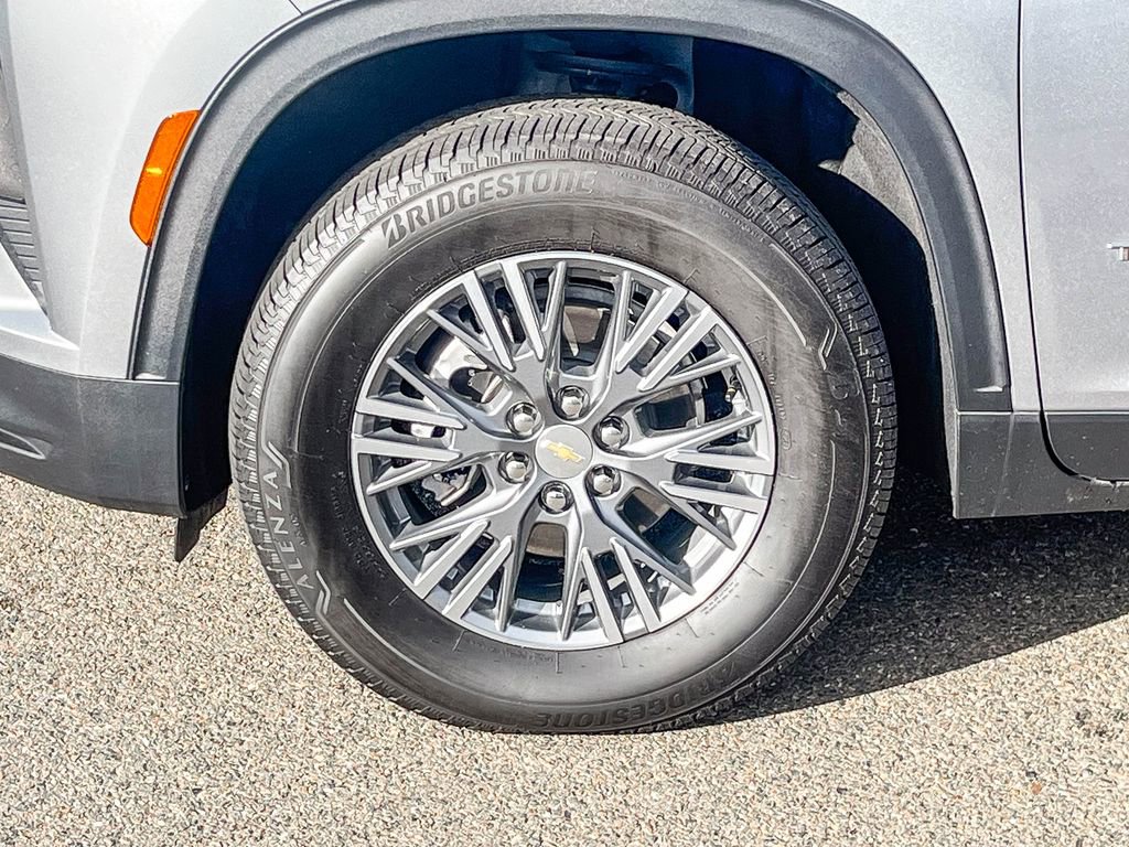 Used 2026 Chevrolet Traverse LT w/ Driver Confidence Package image 9