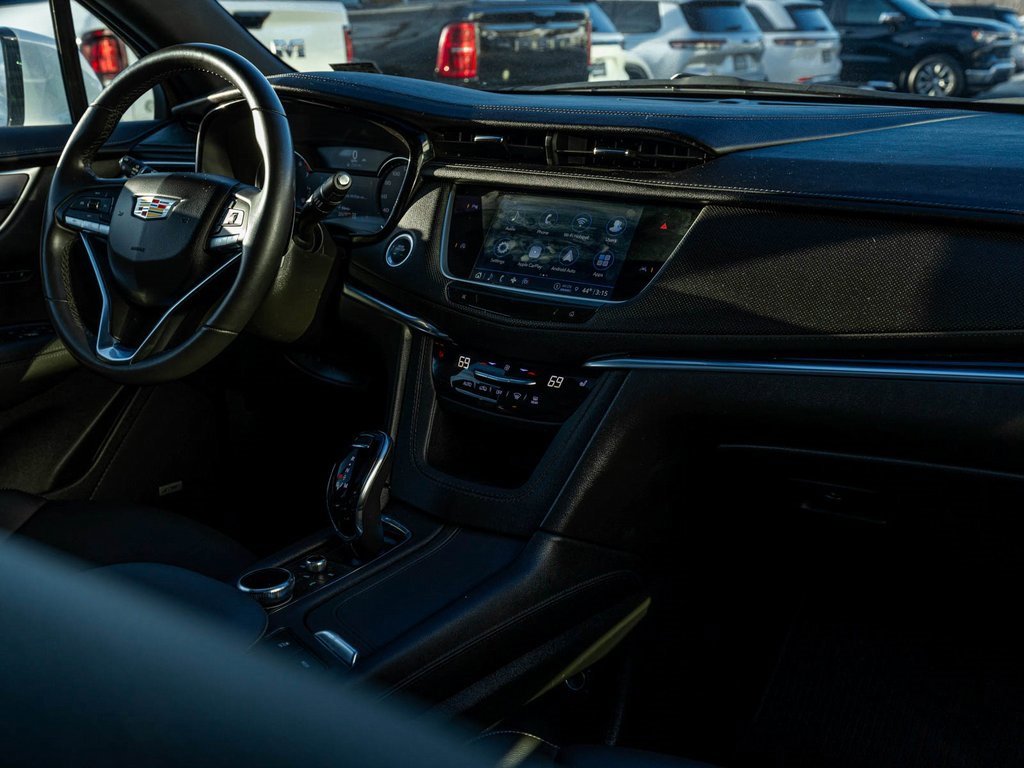 Used 2024 Cadillac XT6 Luxury image 32