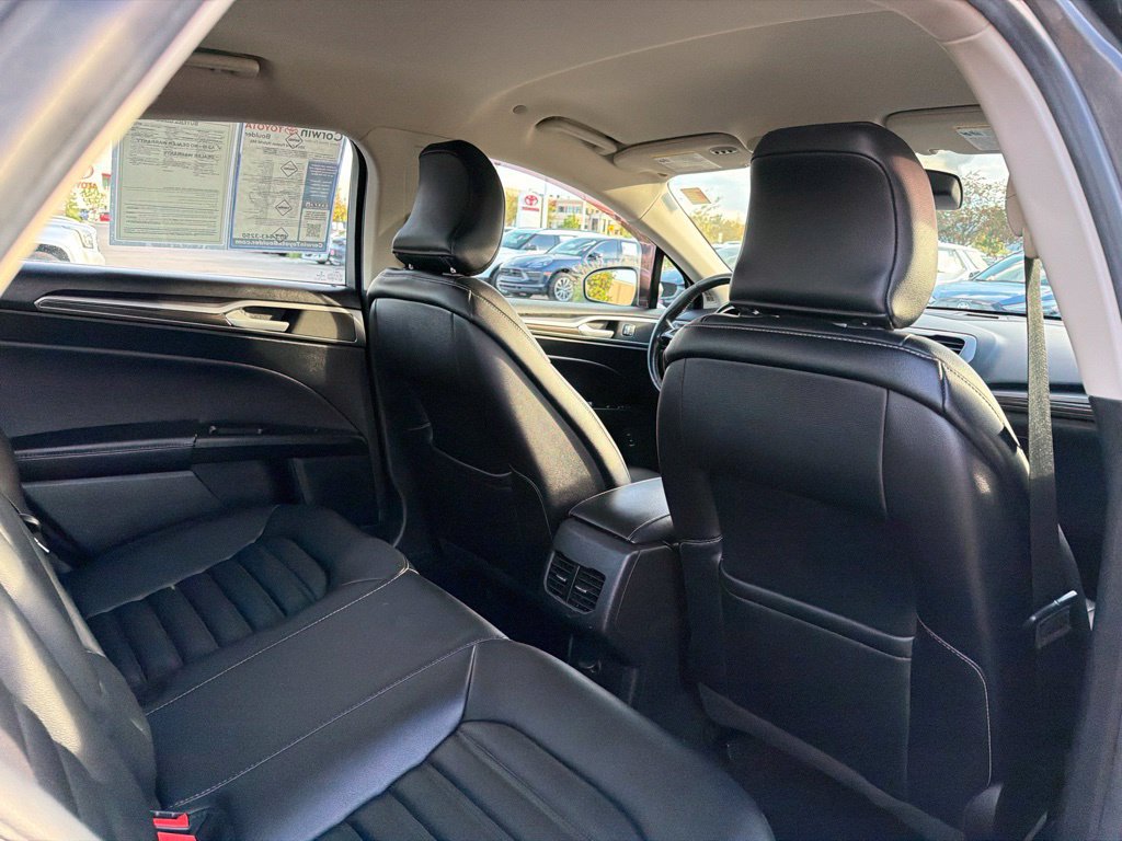 Used 2019 Ford Fusion SEL FWD image 16