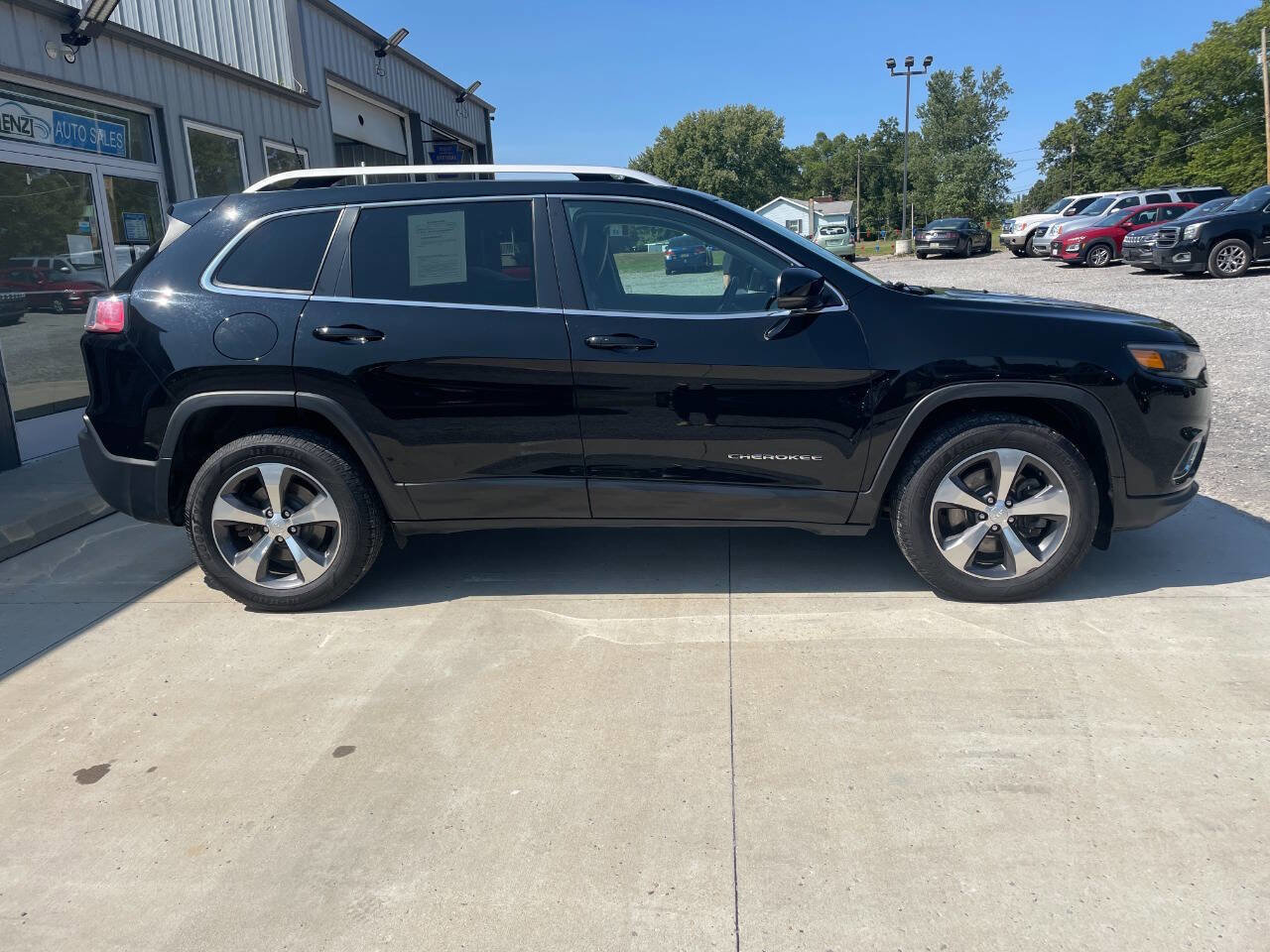 Used 2019 Jeep Cherokee Limited image 11