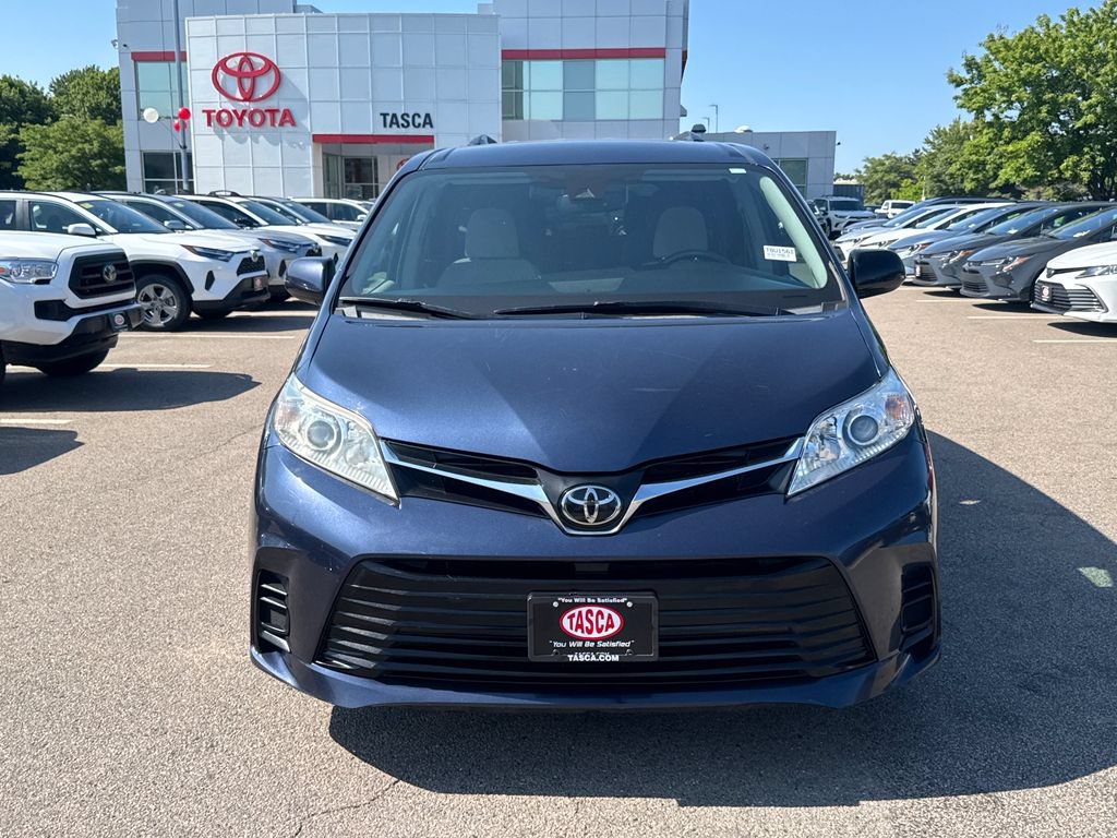 Used 2018 Toyota Sienna LE AWD/4WD image 2