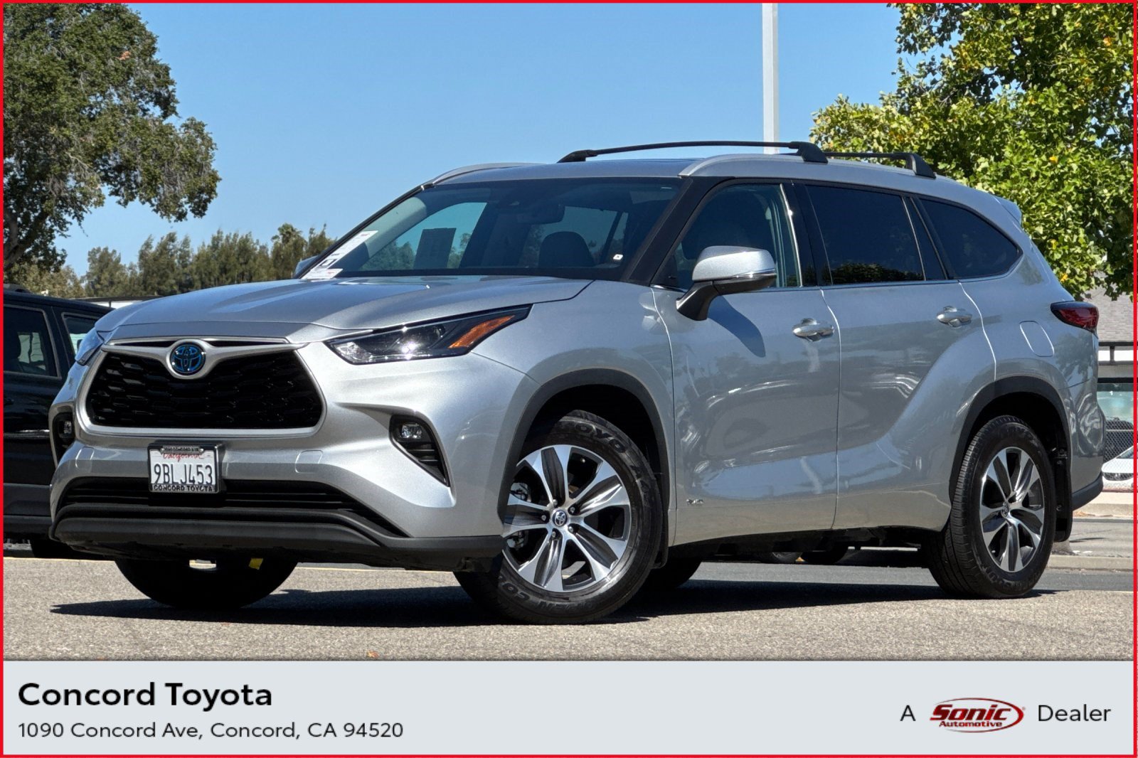 Used 2022 Toyota Highlander XLE AWD/4WD image 1
