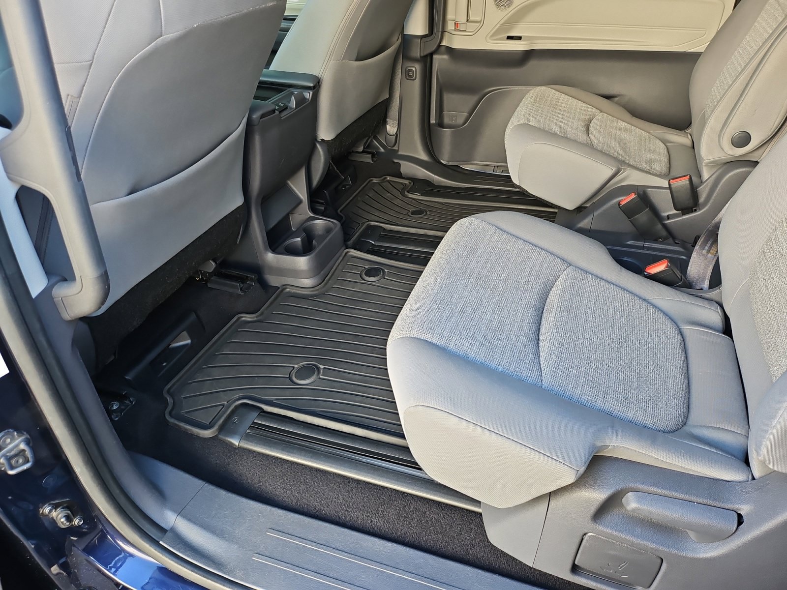 Used 2021 Toyota Sienna LE w/ LE Plus Package AWD/4WD image 32