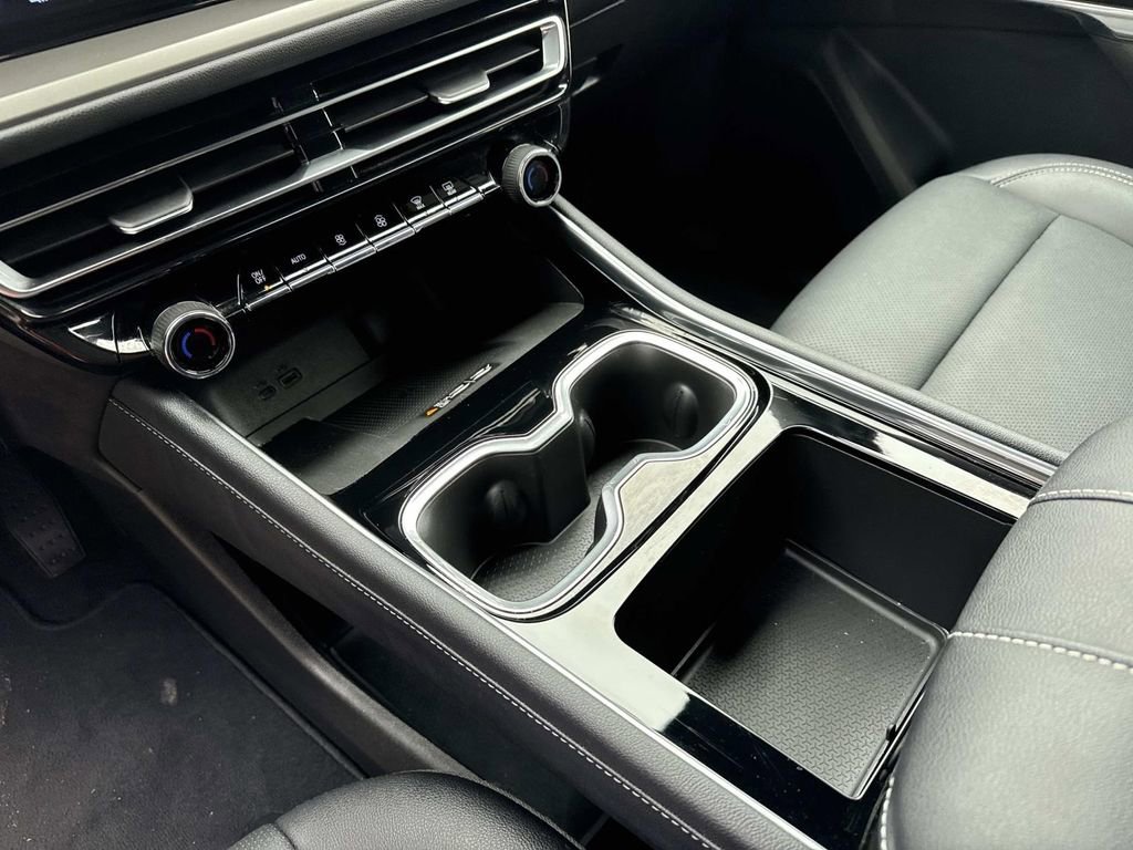 Certified 2025 Chevrolet Traverse LT image 26