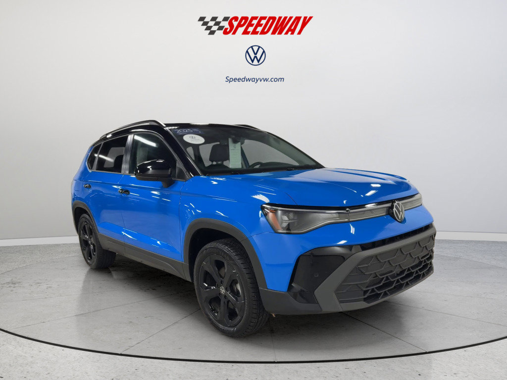 Used 2025 Volkswagen Taos SE AWD/4WD image 2
