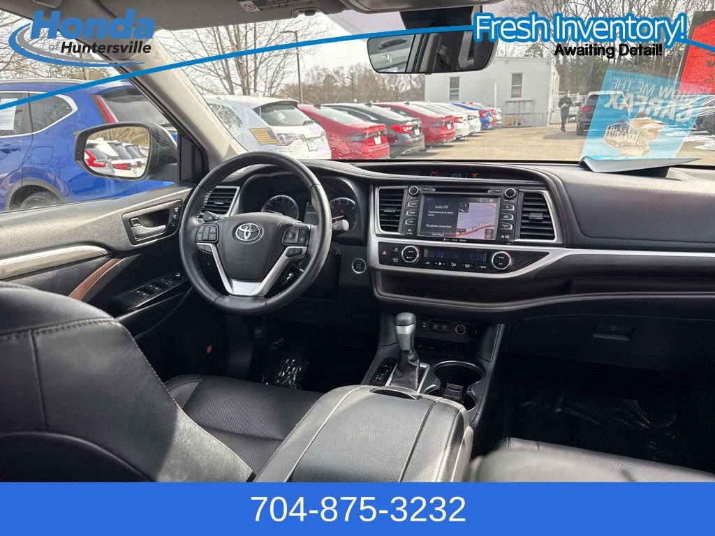 Used 2019 Toyota Highlander Limited image 16