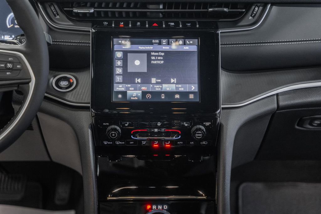 New 2025 Jeep Grand Cherokee Altitude image 19