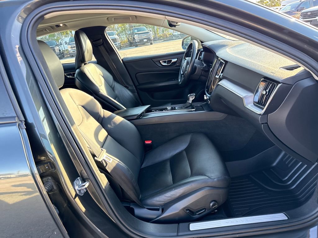 Used 2020 Volvo S60 T6 Momentum image 24