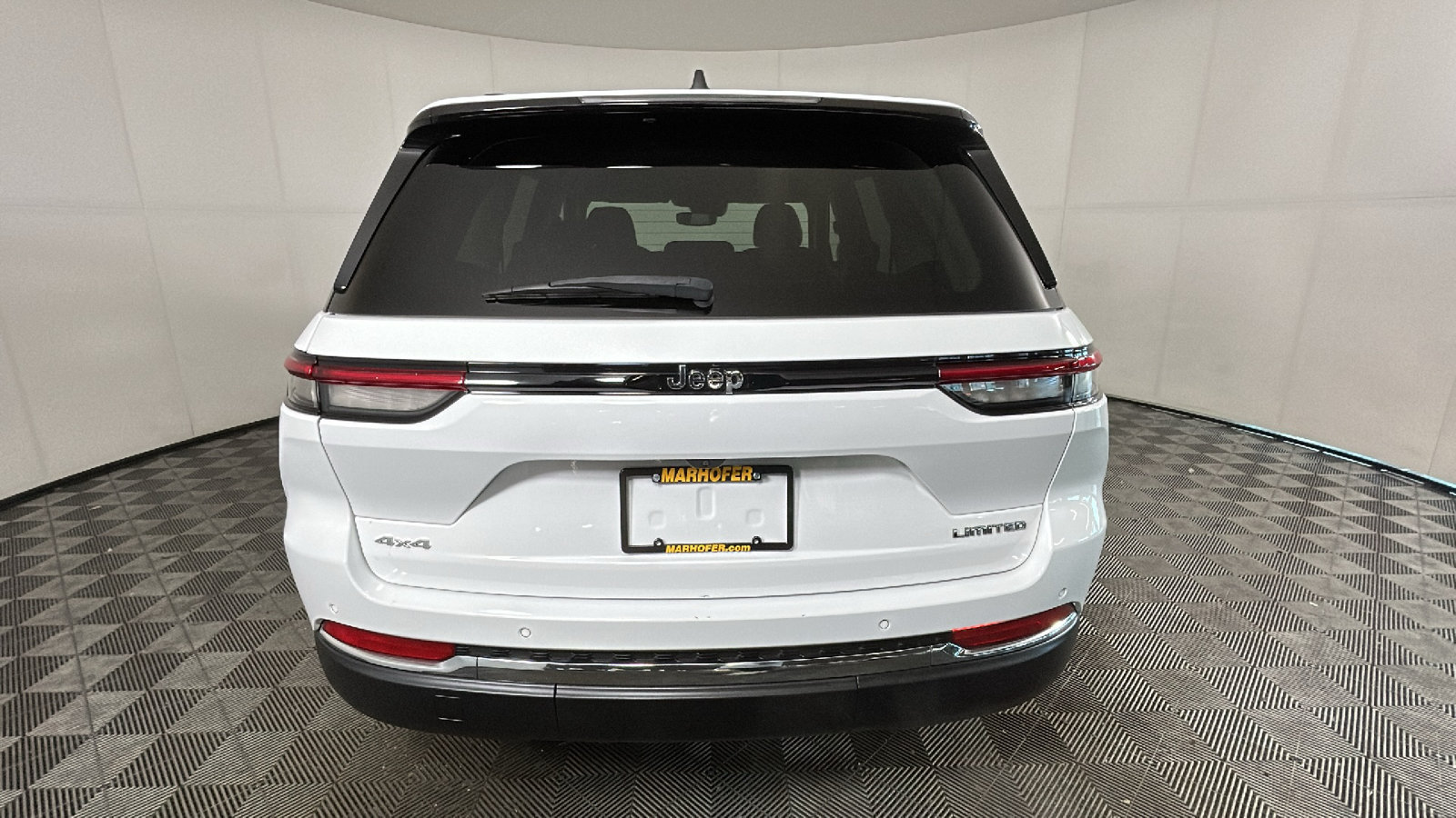 Used 2023 Jeep Grand Cherokee Limited AWD/4WD image 4