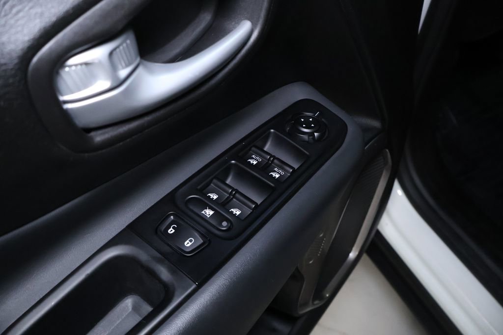 Used 2023 Jeep Renegade Latitude image 13