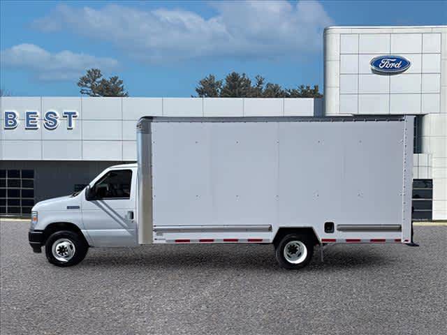 Used 2024 Ford E-350 and Econoline 350 Super Duty w/ Driver's Safety Package RWD image 4