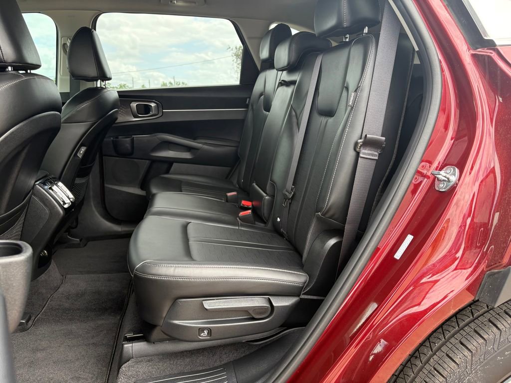 Certified 2025 Kia Sorento S w/ Panoramic Sunroof Package FWD image 13