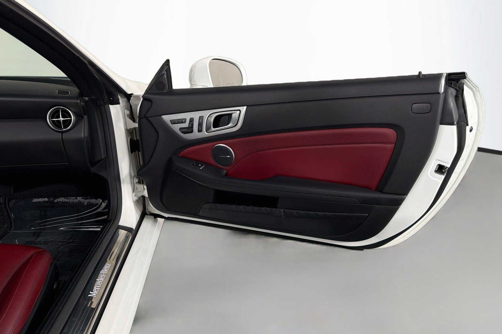 Used 2015 Mercedes-Benz SLK 250 image 24