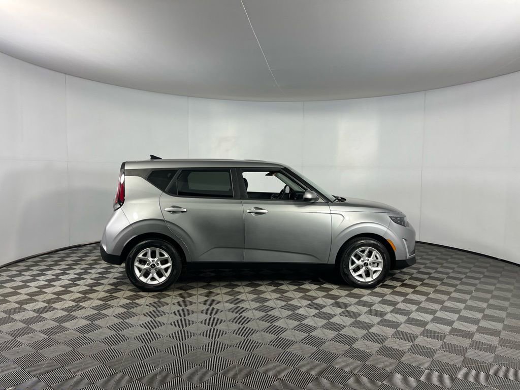 Used 2025 Kia Soul LX image 5